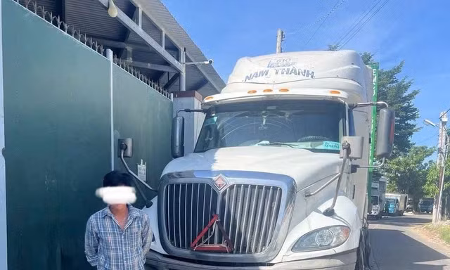 Xử lý một tài xế container lái xe liên tục quá quy định