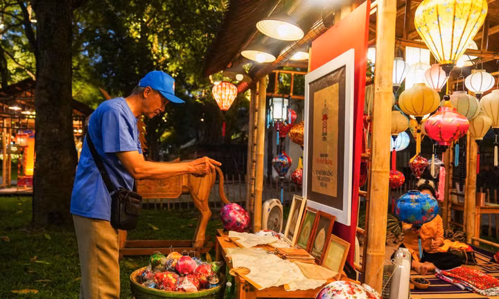 Văn Miếu - Quốc Tử Giám bừng sáng