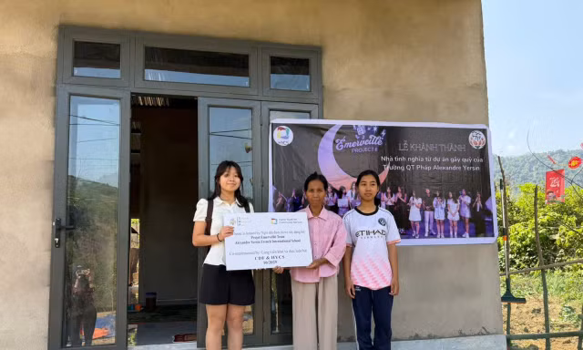 Dự án thiện nguyện Projet Émerveillé của học sinh Trường Quốc tế Pháp tặng nhà cho gia đình khó khăn ở Quảng Trị 