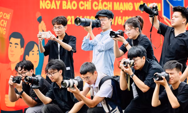 Vì sao điểm chuẩn vào ngành Báo chí vẫn rất cao?