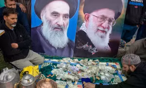 Người dân Kashmir quyên góp tiền vàng, trẻ em đập lợn đất ủng hộ Iran