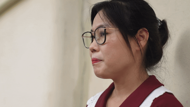 Kỳ thi đặc biệt của những bậc cha mẹ ngoài cổng trường