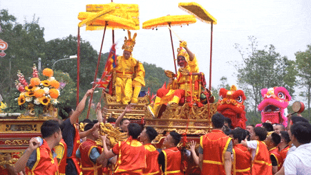 Hàng nghìn người xem rước 'vua, chúa sống' tưởng nhớ An Dương Vương