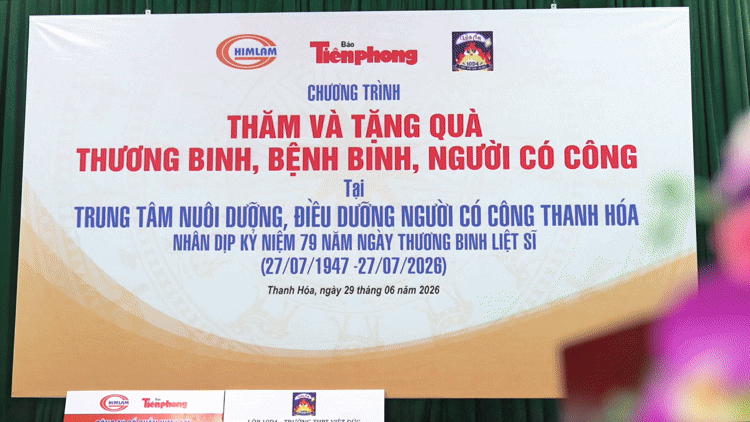Báo Tiền Phong tri ân người có công tại Ninh Bình và Thanh Hóa