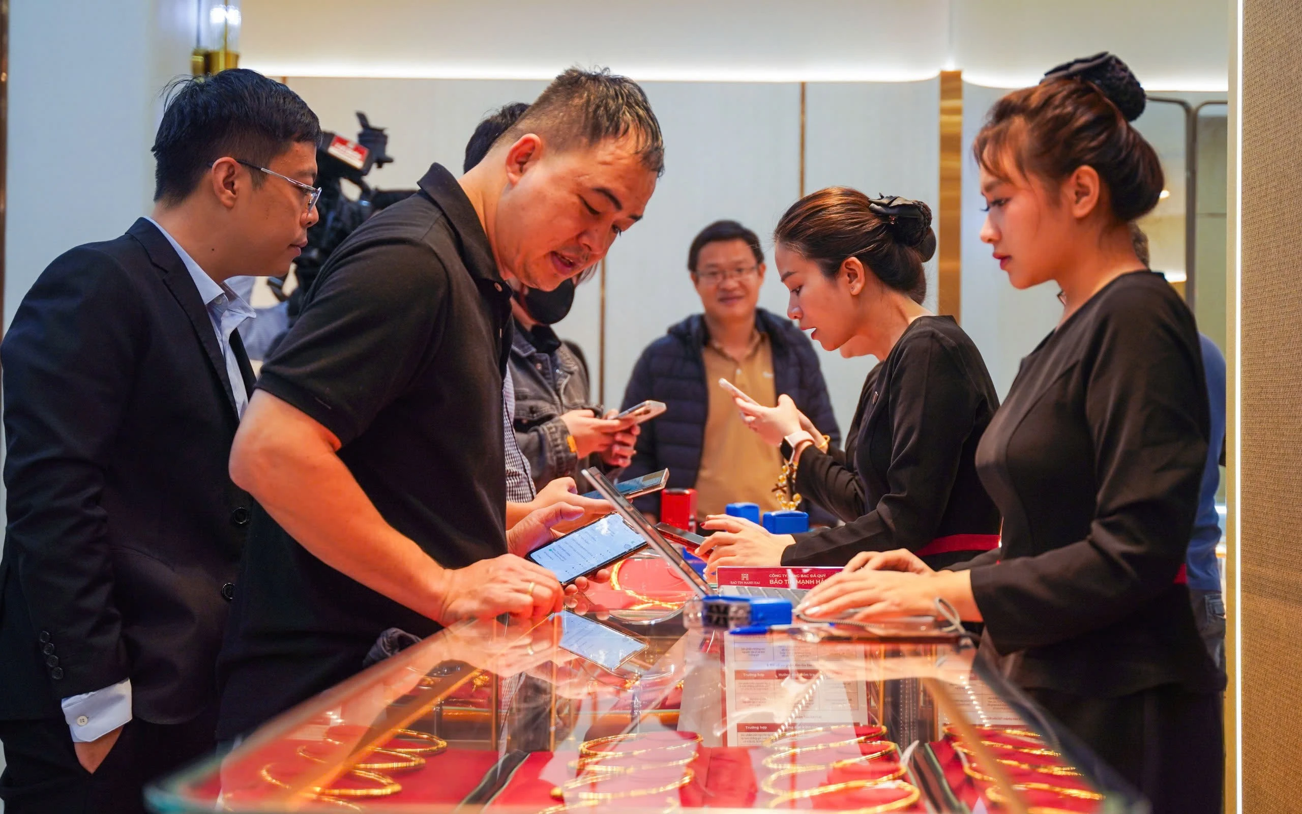 Khác biệt mua vàng ngày vía Thần Tài năm nay: Cảnh giác và cơ hội