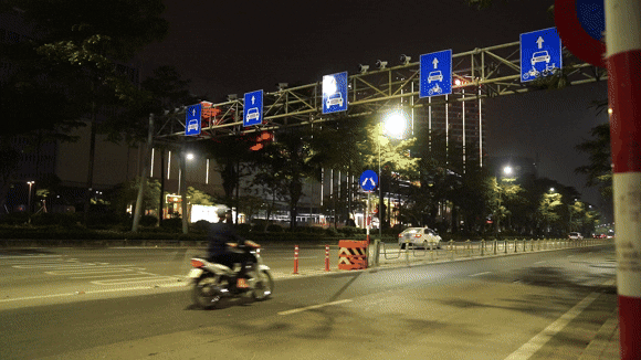 Cận cảnh dàn camera AI ‘chớp nháy’ ghi hình xuyên đêm tại Hà Nội