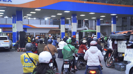 Giá xăng dầu tăng chóng mặt, nhiều người lo lan sang nhiều mặt hàng