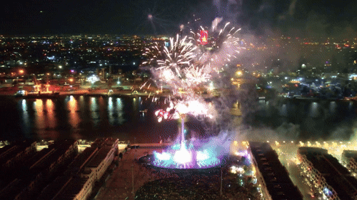 Biển người đổ về Hưng Yên tối 30/4