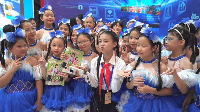 Tiết mục đặc biệt của ca sĩ nhí Ali Thục Phương ở concert Thanh xuân