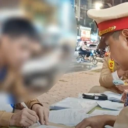 Hà Nội: Xin bỏ qua vi phạm bất thành, tài xế vi phạm nồng độ cồn 2 lần trong 1 tháng bỏ lại xe rời đi