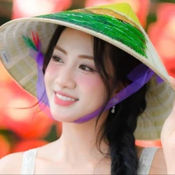 Hoa hậu Hà Trúc Linh mê mẩn vẻ đẹp ở Thung Nham của Ninh Bình