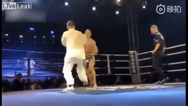 Võ sĩ vô danh hạ knock-out cao thủ Thái Cực Quyền trong tích tắc