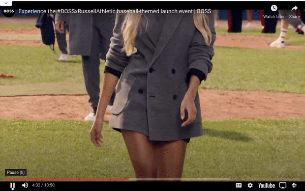 'Nữ VĐV quyến rũ nhất thế giới' đẹp 'hút hồn' trên sàn catwalk