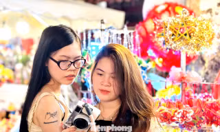 Phố Hàng Mã thành 'tọa độ sống ảo' hot nhất mùa Trung thu