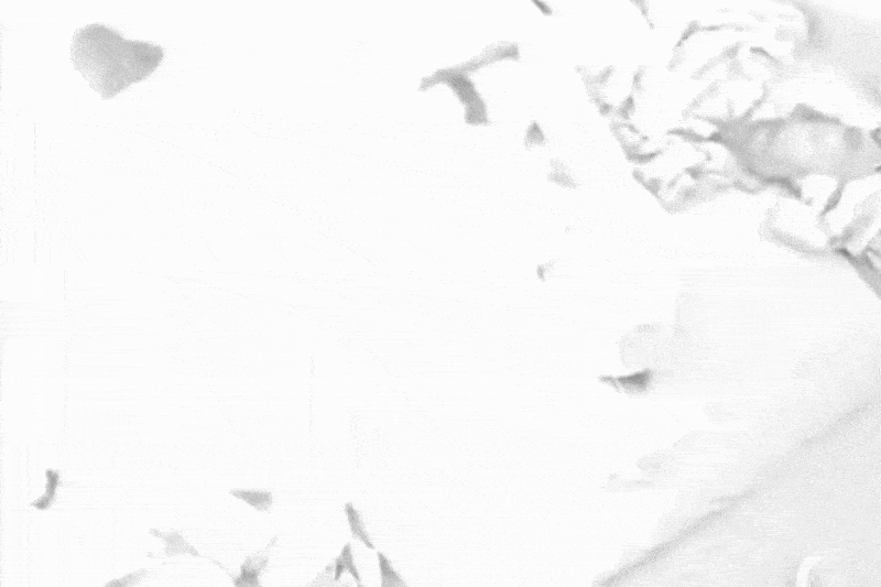 Mẹ bế con tháo chạy khi pin dự phòng phát nổ tại TPHCM