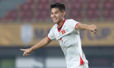 Người thầy đầu tiên tiết lộ hành trình vươn tới đỉnh cao của trung vệ Hiểu Minh