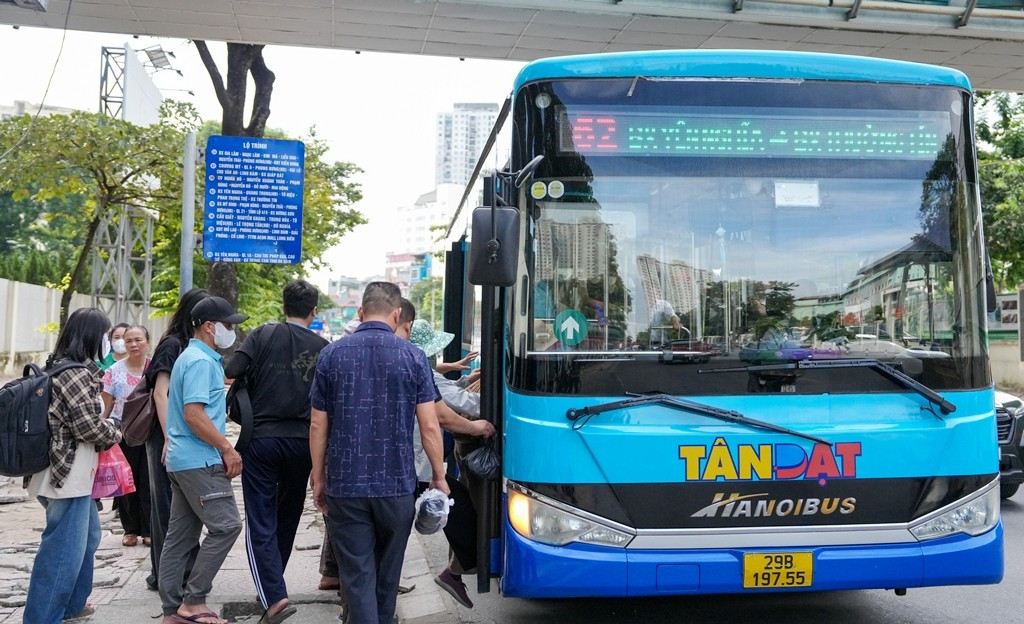 Hà Nội lắp đặt được 247 trụ sạc cho xe điện trên nhiều tuyến phố