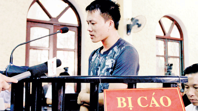 Không chỉ nhận án phạt nghiêm khắc, Trần Mạnh Dũng còn bị bầu Trường đòi khoản lót tay 2 tỷ đồng. ảnh: Bảo Thắng