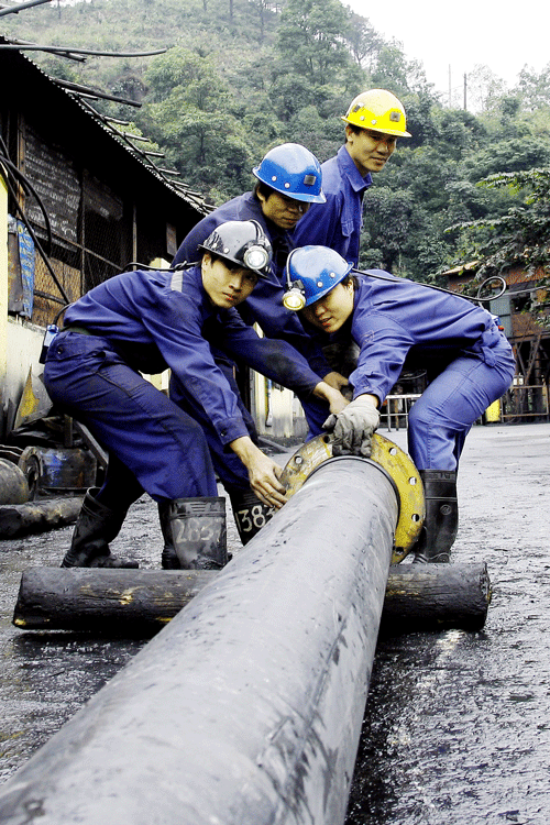 Bữa cơm trong hầm lò của những người thợ mỏ ảnh 4