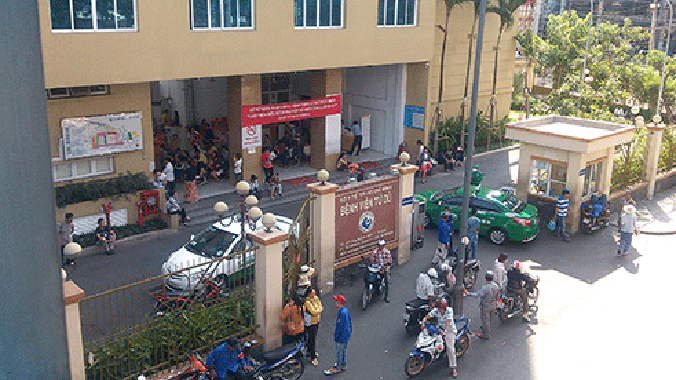 Phía trước Bệnh viện phụ sản Từ Dũ.