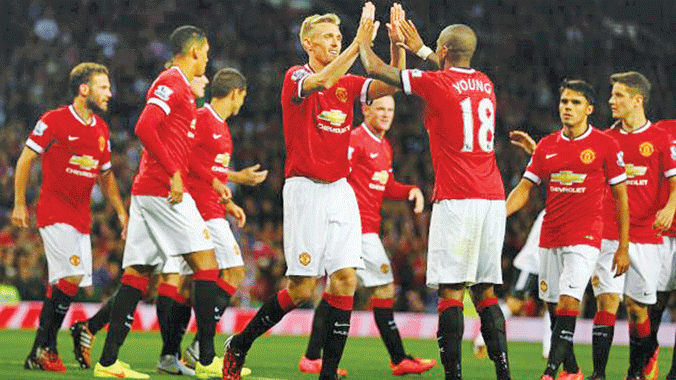 Dù M.U có chuyến du đấu thành công, Van Gaal không có nhiều lựa chọn trong ngày khai màn mùa giải mới. Ảnh: Getty Images