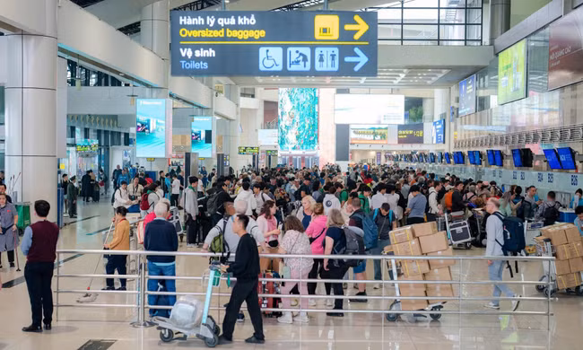 Khổ như mua vé máy bay, du lịch dịp 30/4-1/5