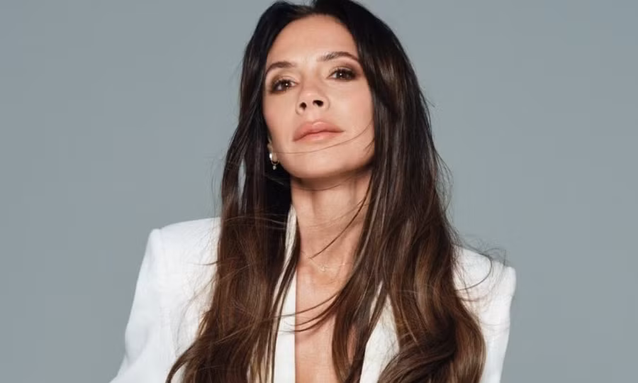 Victoria Beckham hồi sinh thời trang thập niên 1990