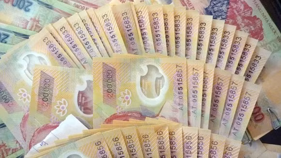 Cảnh báo xuất hiện tiền giả loại mới mệnh giá 100.000 đồng và 200.000 đồng