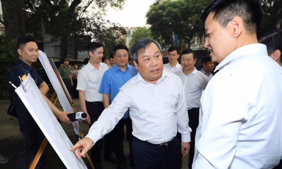 Chủ tịch Hà Nội yêu cầu rút ngắn 6 tháng tiến độ GPMB dự án mở rộng đường 70 