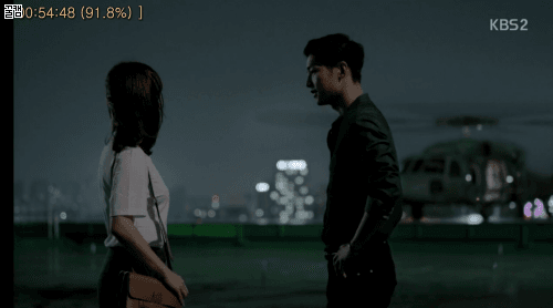 Phân đoạn kinh điển khiến nhiều fan phim cảm động bởi ánh mắt của đại úy Yoo.