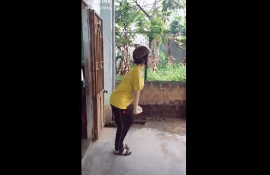 Hội bạn thân lầy lội với nhau nhìn không xa lại giống thầy trò Đường Tăng đi thỉnh Kinh.