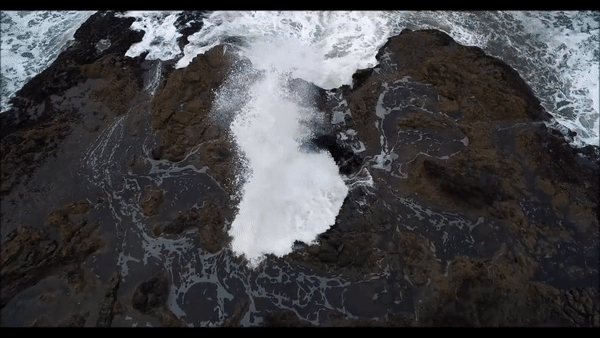 Cận cảnh giếng Thần Sấm nhìn từ trên cao.