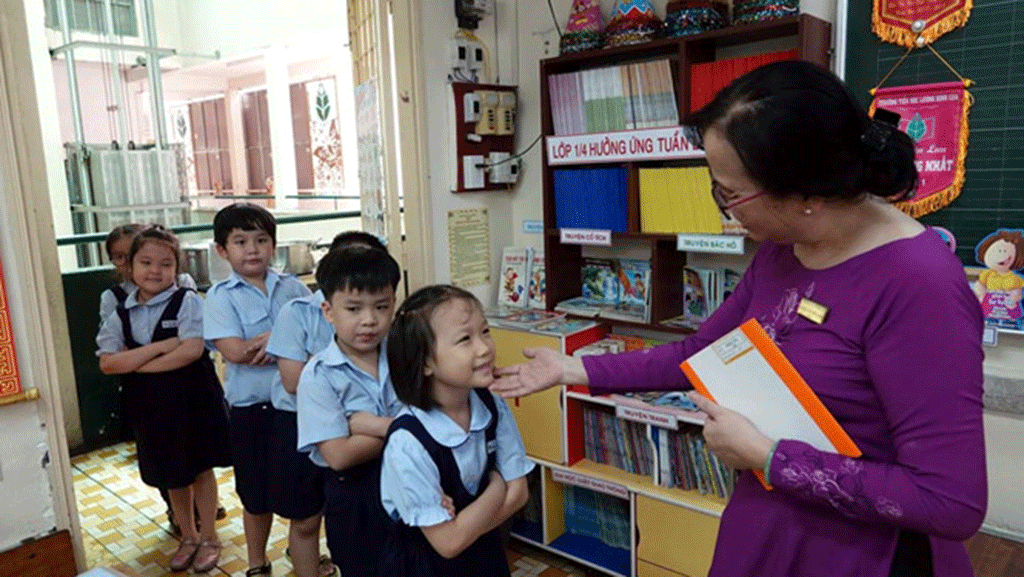 Quy tắc ứng xử trong trường học yêu cầu học sinh phải biết lễ phép đến tuân thủ pháp luật. ẢNH: ĐÀO NGỌC THẠCH.