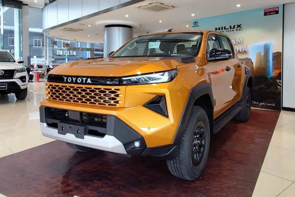 toyota-hilux-dai-ly.jpg