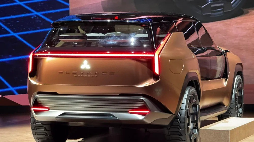 2025-mitsubishi-elevance-concept.jpg