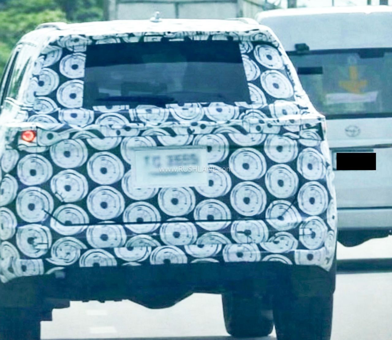 2026-toyota-fortuner-spied-1.jpg