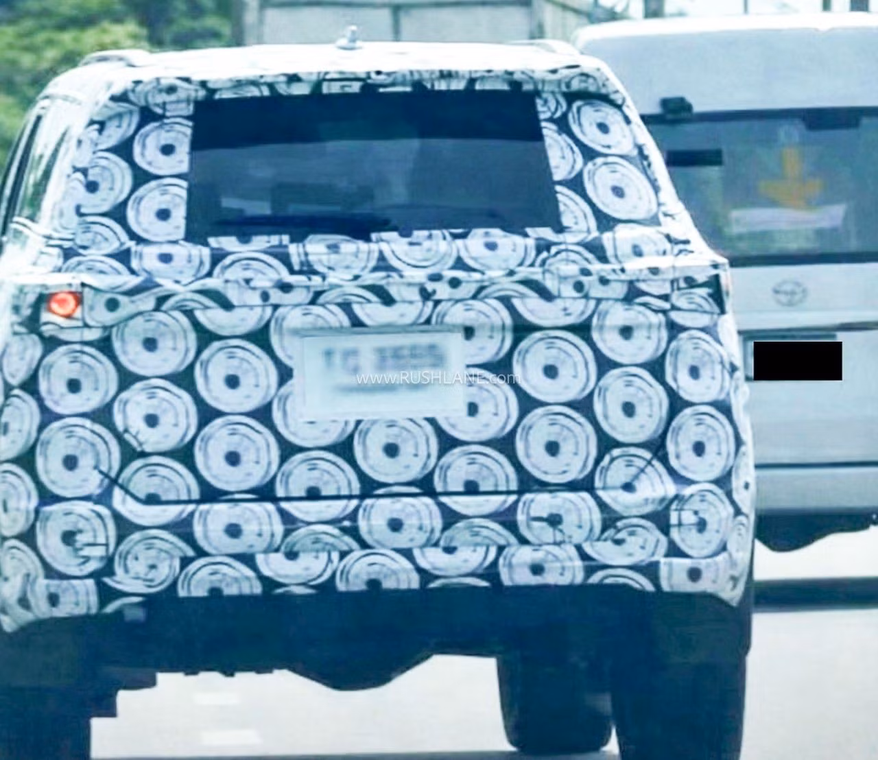 2026-toyota-fortuner-spied-1.jpg