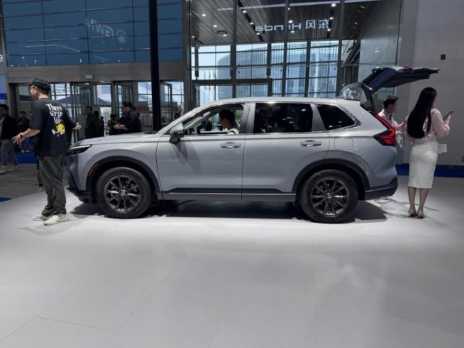 honda-cr-v-30th-anniversary-glory-edition-6.jpg