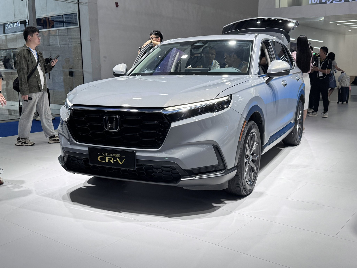 honda-cr-v-30th-anniversary-glory-edition-9.jpg
