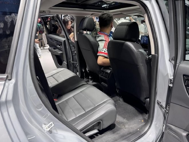 honda-cr-v-30th-anniversary-glory-edition-3.jpg