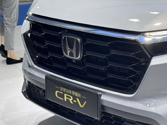 honda-cr-v-30th-anniversary-glory-edition-8.jpg