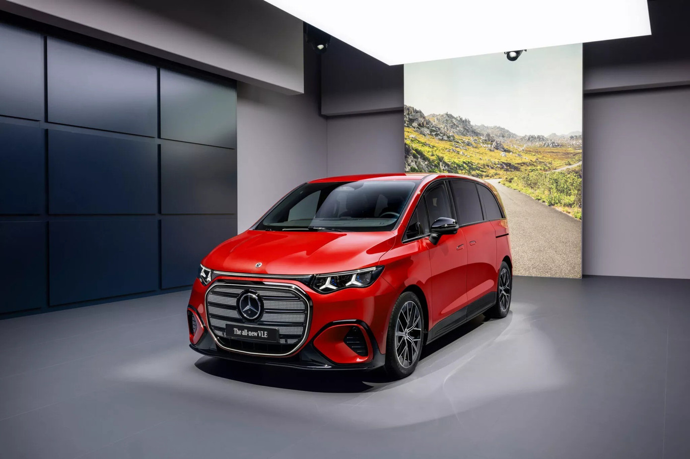 2027-mercedes-vle-310-3-2048x136.jpg