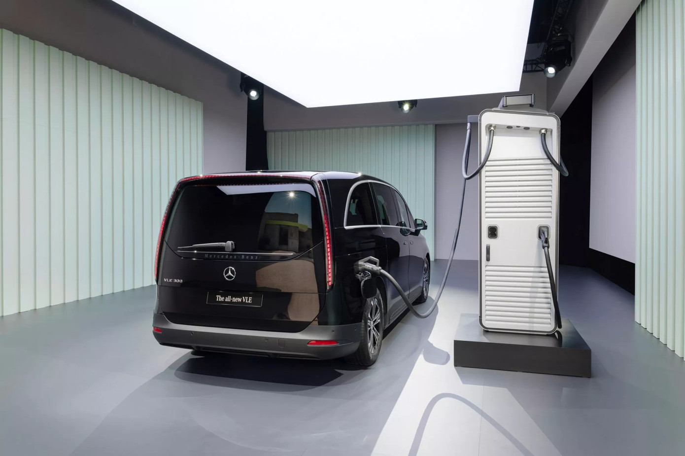 2027-mercedes-vle-310-116-2048x1.jpg
