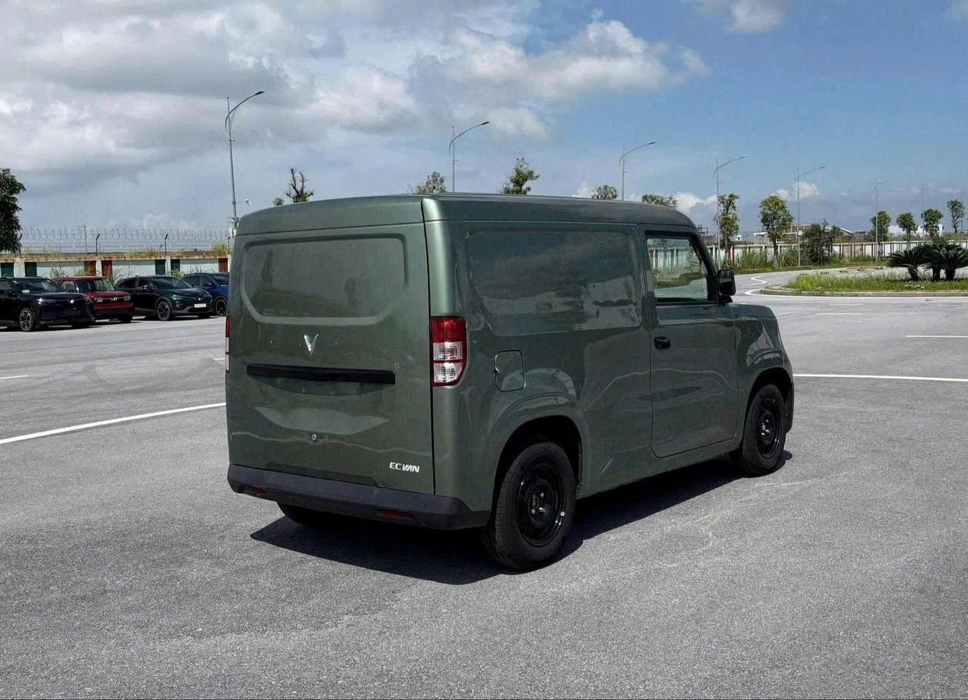 vinfast-ec-van-2.jpg