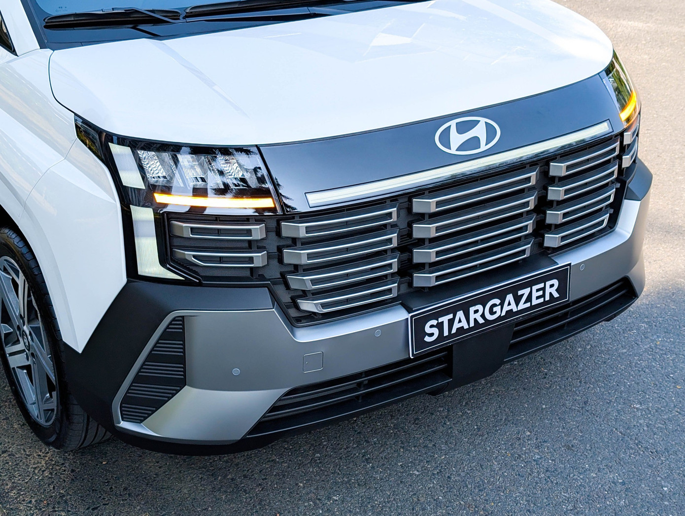 hyundai-stargazer-dai-ly-2.jpg