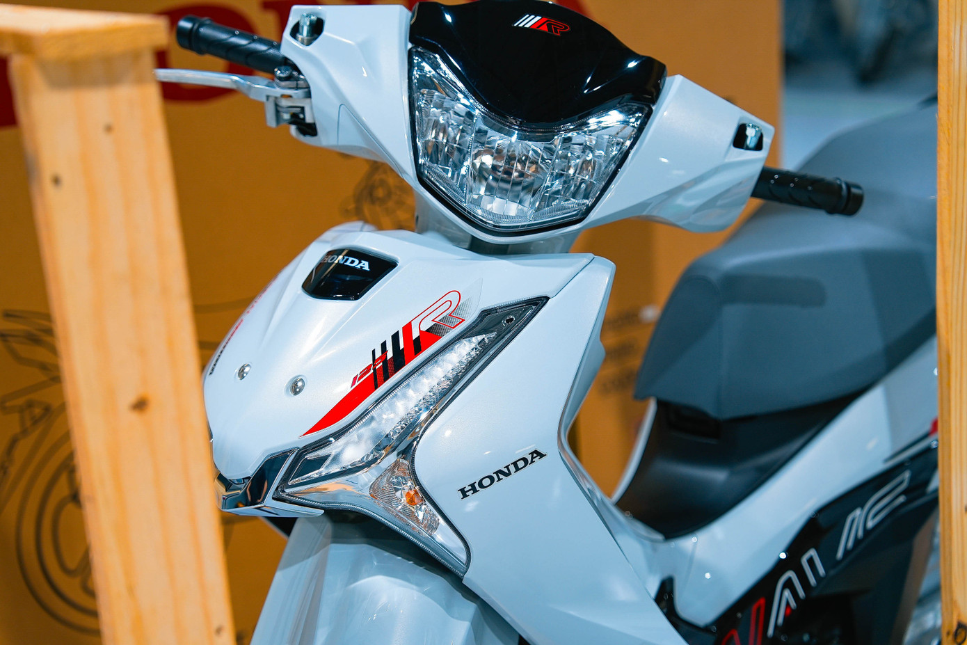 honda-wave-125-r-special-edition-profender-19.jpg