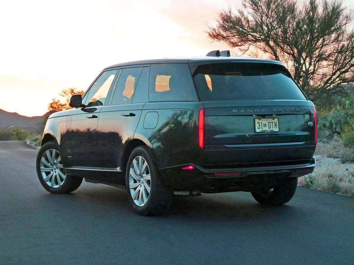 jdp-2023-land-rover-range-rover-se-phev-rear-quarter-view.jpg