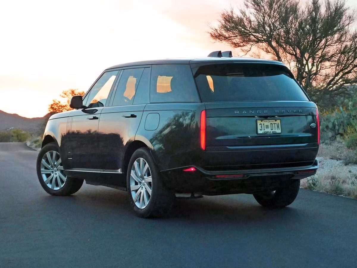 jdp-2023-land-rover-range-rover-se-phev-rear-quarter-view.jpg