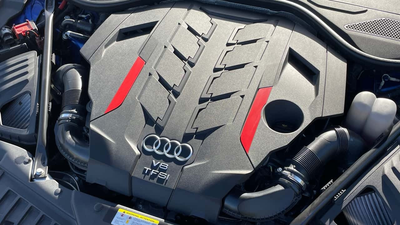 2023-audi-s8-engine.jpg