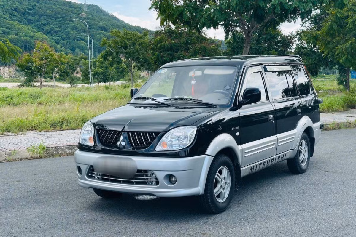 mitsubishi-jolie-4171.jpg